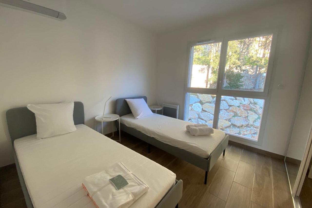 Apartamento Roche Blanche - Terrasse Et Parking Nimes Exterior foto
